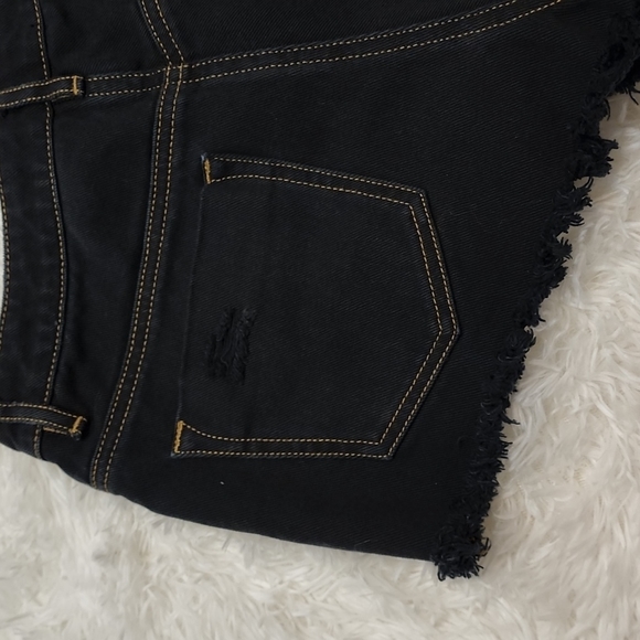 Distressed short - Picture 4 of 6